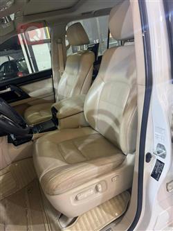 تۆیۆتا لاند کروزەر